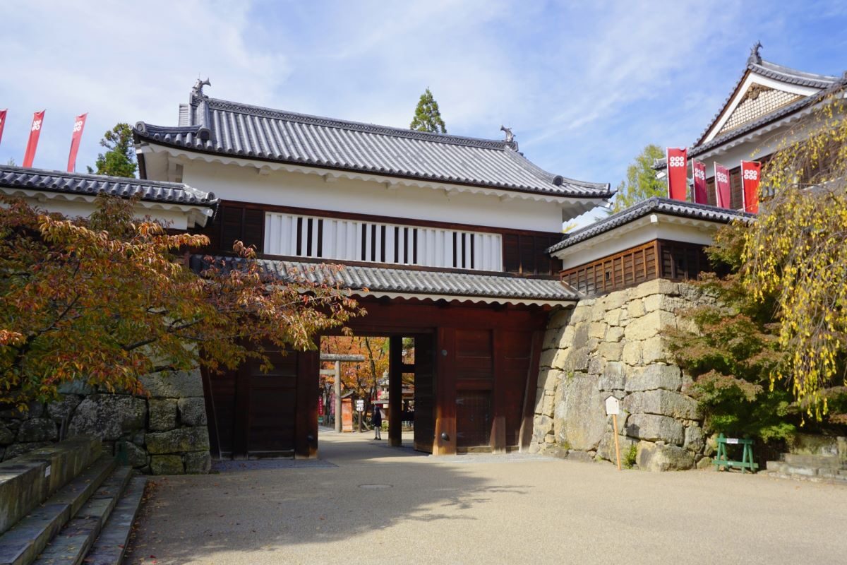 Ueda Castle in autumn colors East Gate