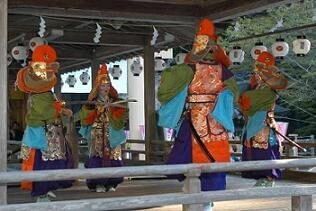 twelve_piece_court_bugaku_dance_-_national_important_intangible_folk_cultural_assets-1